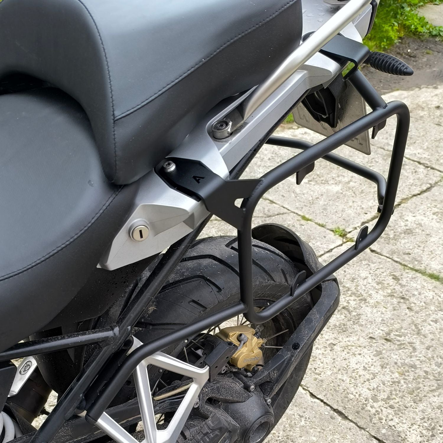 apduro-black-rack-for-bmw-side-cases-1250-gs