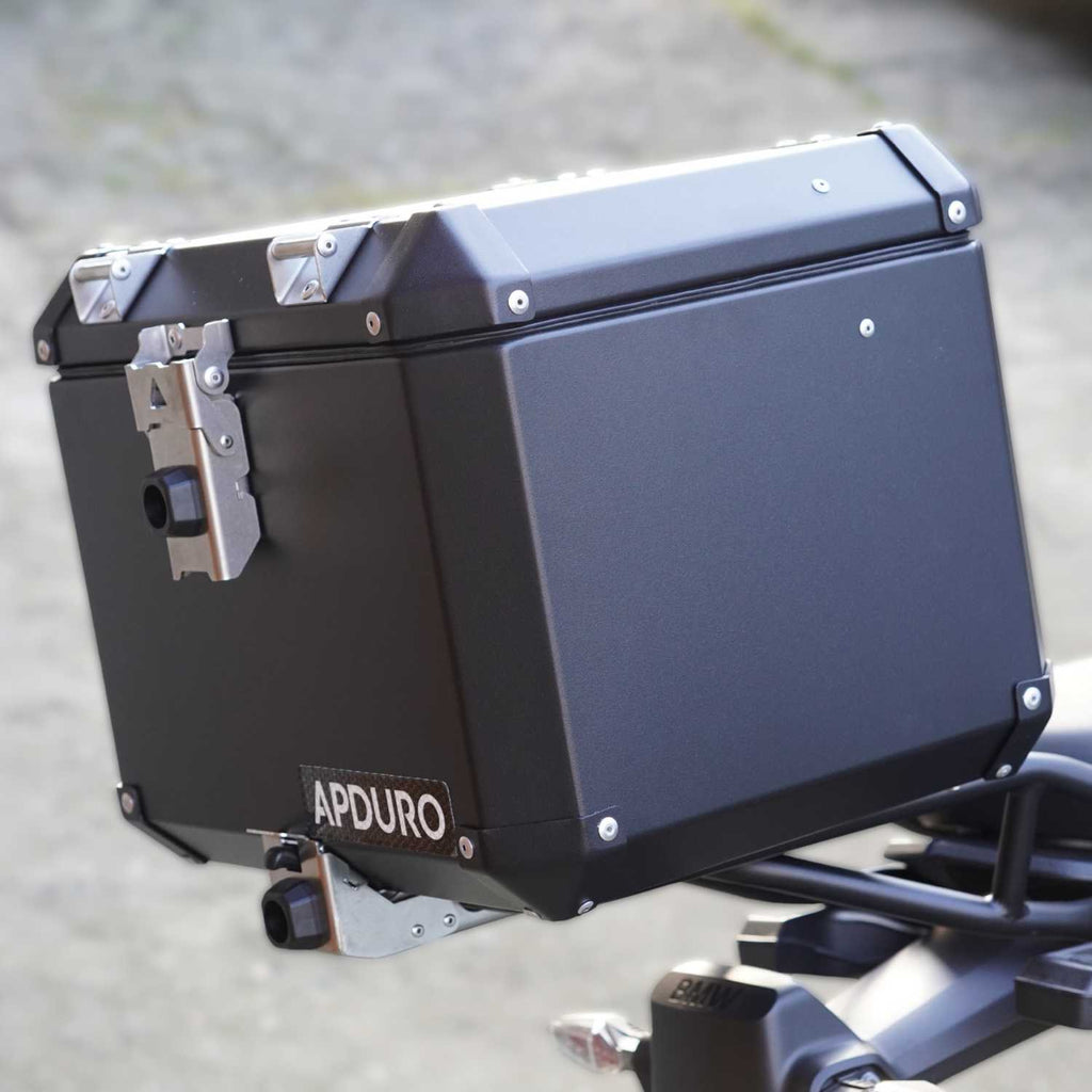 apduro-black-topcase-bmw-locks-gs-1300-on-black-rack