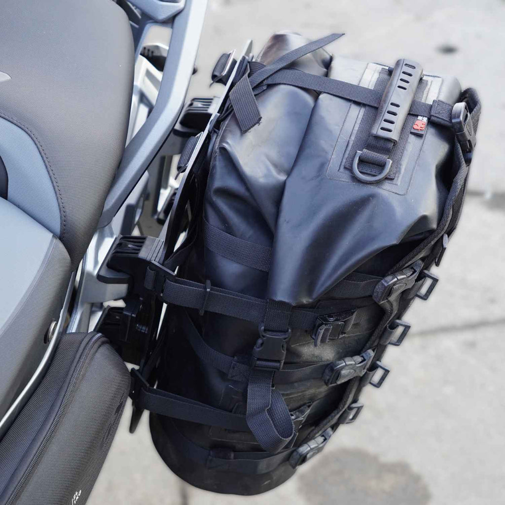 red-mamut-bag-with-adapter-plate-for-bmw-gs-1300-adventure