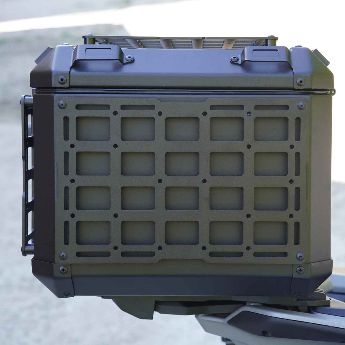 Panel MOLLE APDURO do kufra centralnego - modułowy system mocowania bagażu