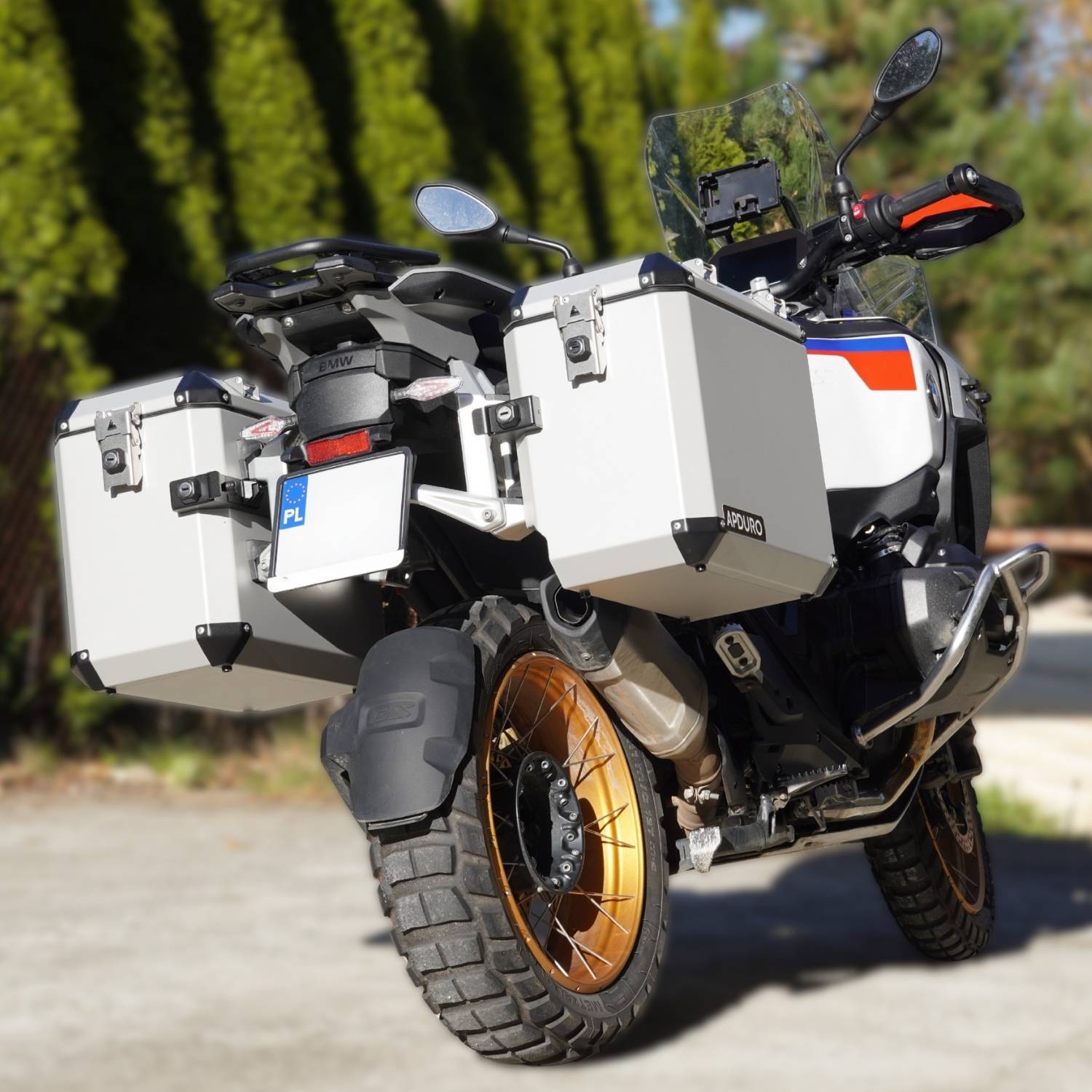 apduro-silver-cases-for-1300-gs-adv-on-the-bike