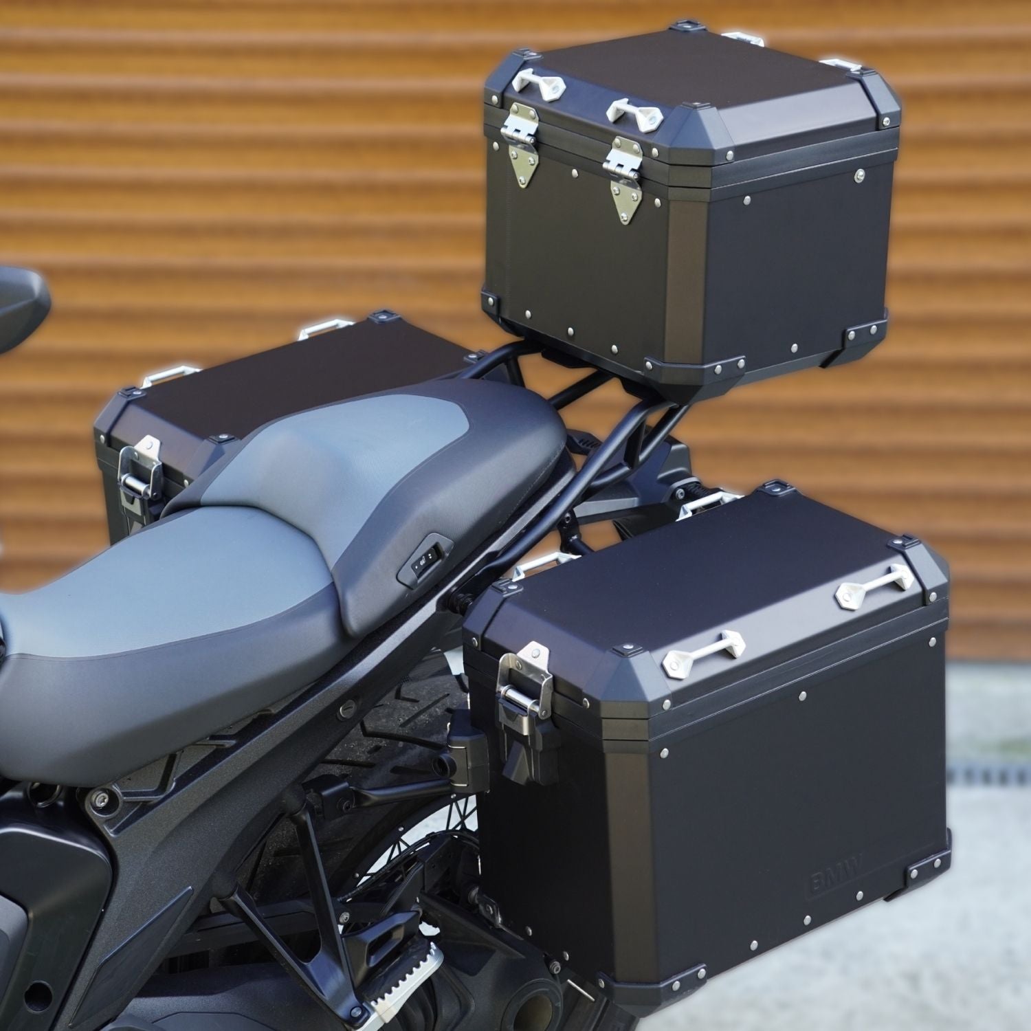 bmw-cases-on-apduro-side-rack-1300-gs