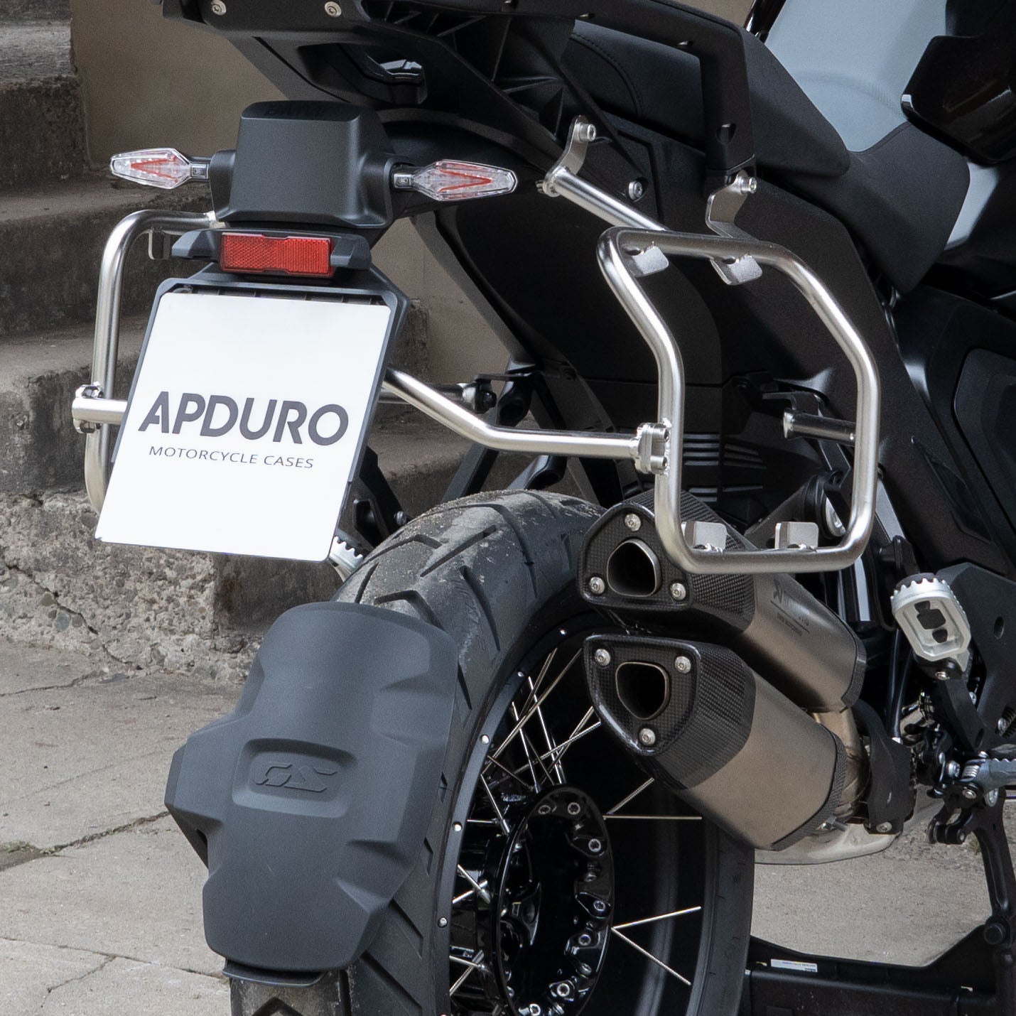 gs-1300-silver-rack-side-case