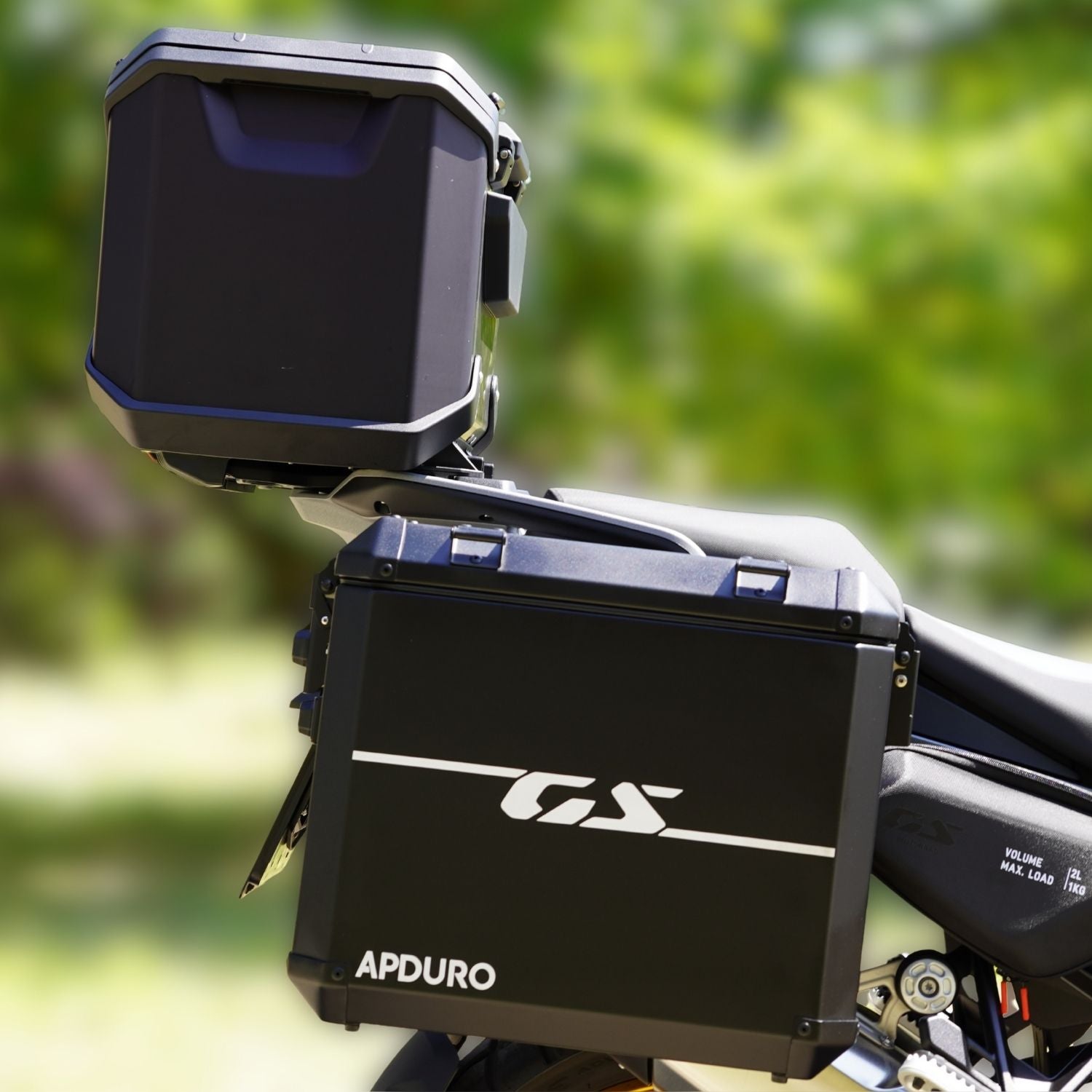 gs-engraving-apduro-black-edition-panniers