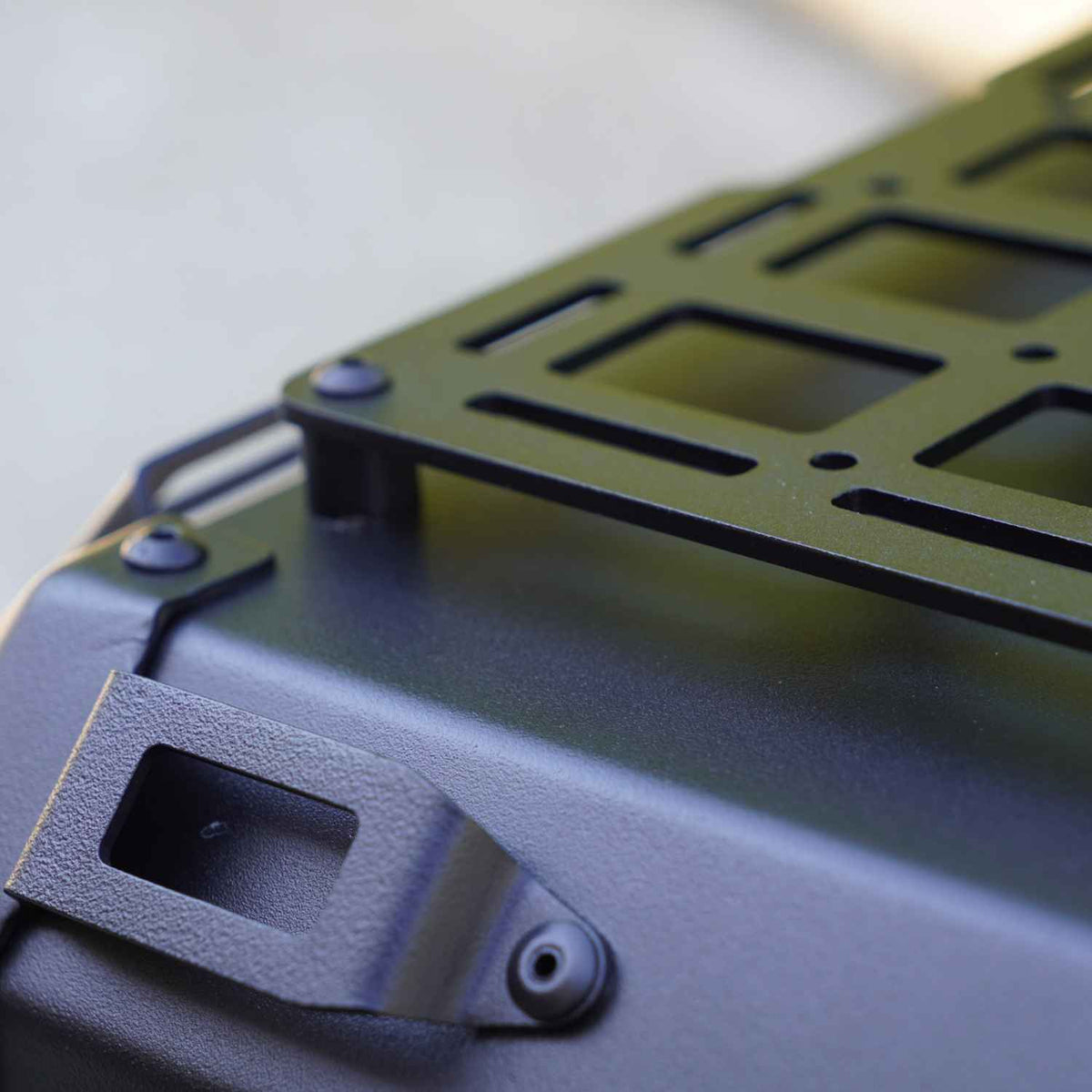 Panel MOLLE APDURO do kufra centralnego - modułowy system mocowania bagażu