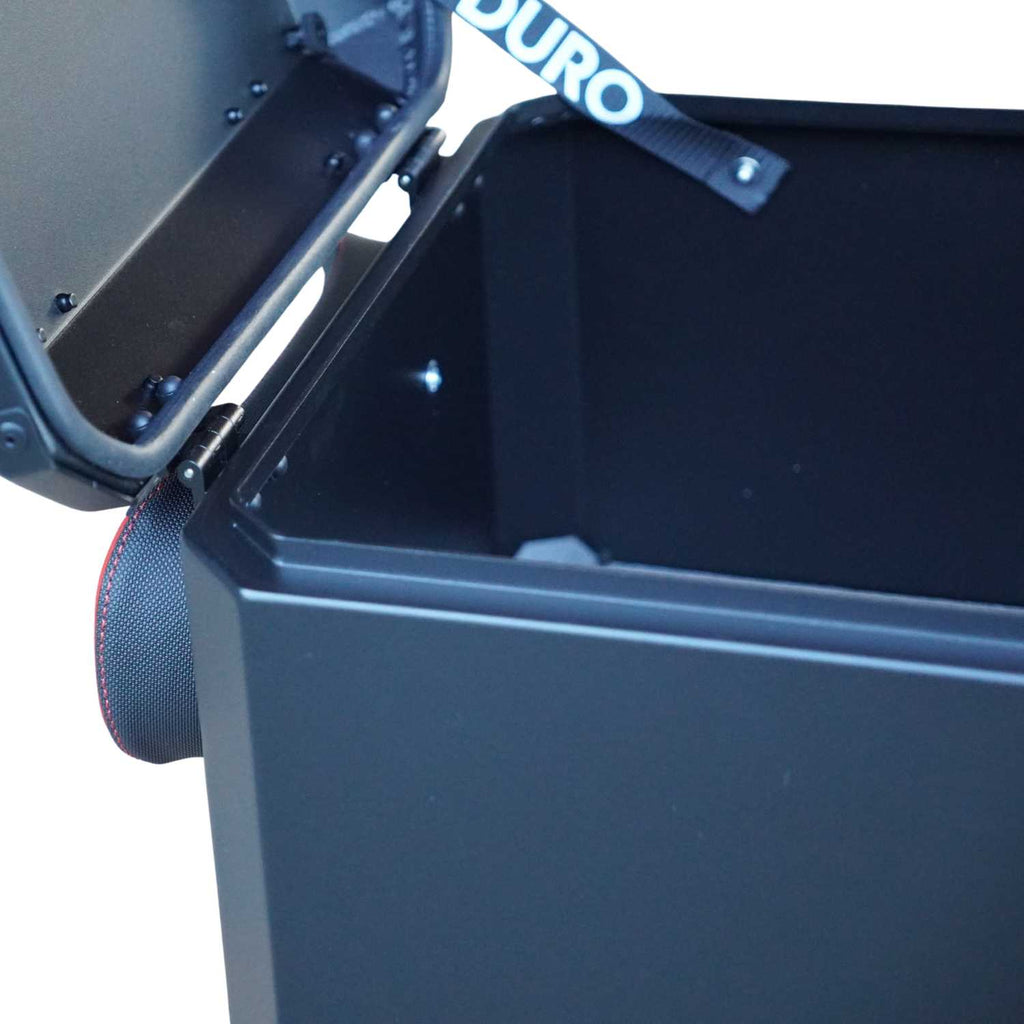 mounting-of-backrest-on-the-topcase