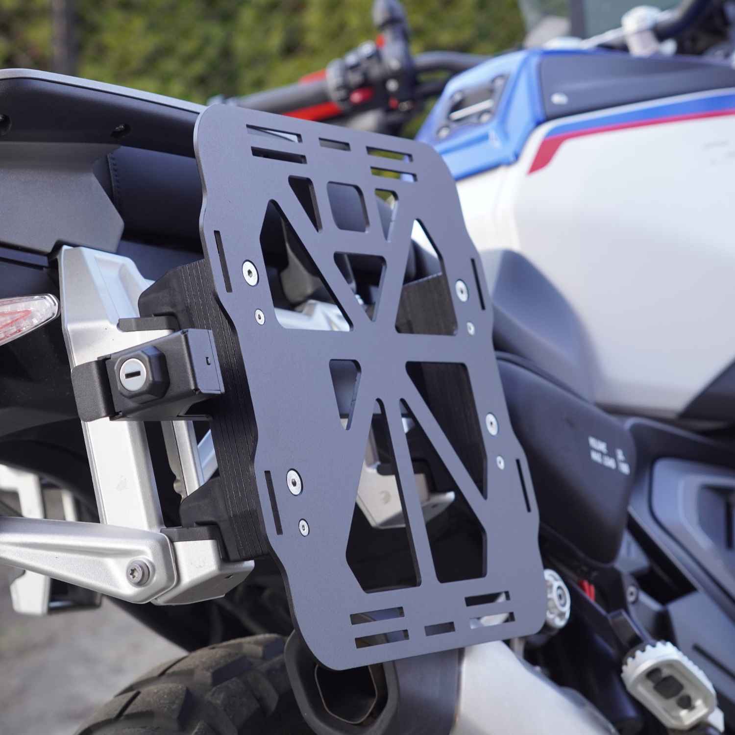 rackless-plate-for-red-mamut-panniers-gs-1300-adventure