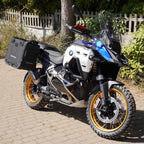 apduro-rackless-plate-with-lone-rider-bags