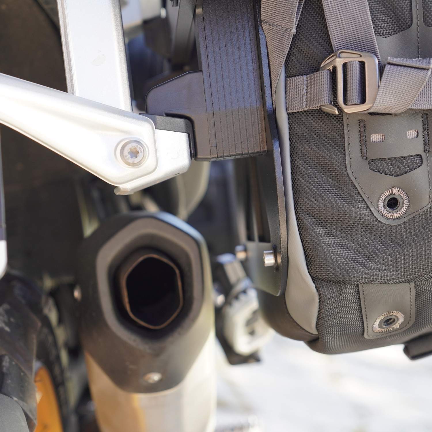 luggage-plate-exhaust-apduro-rackless-plate