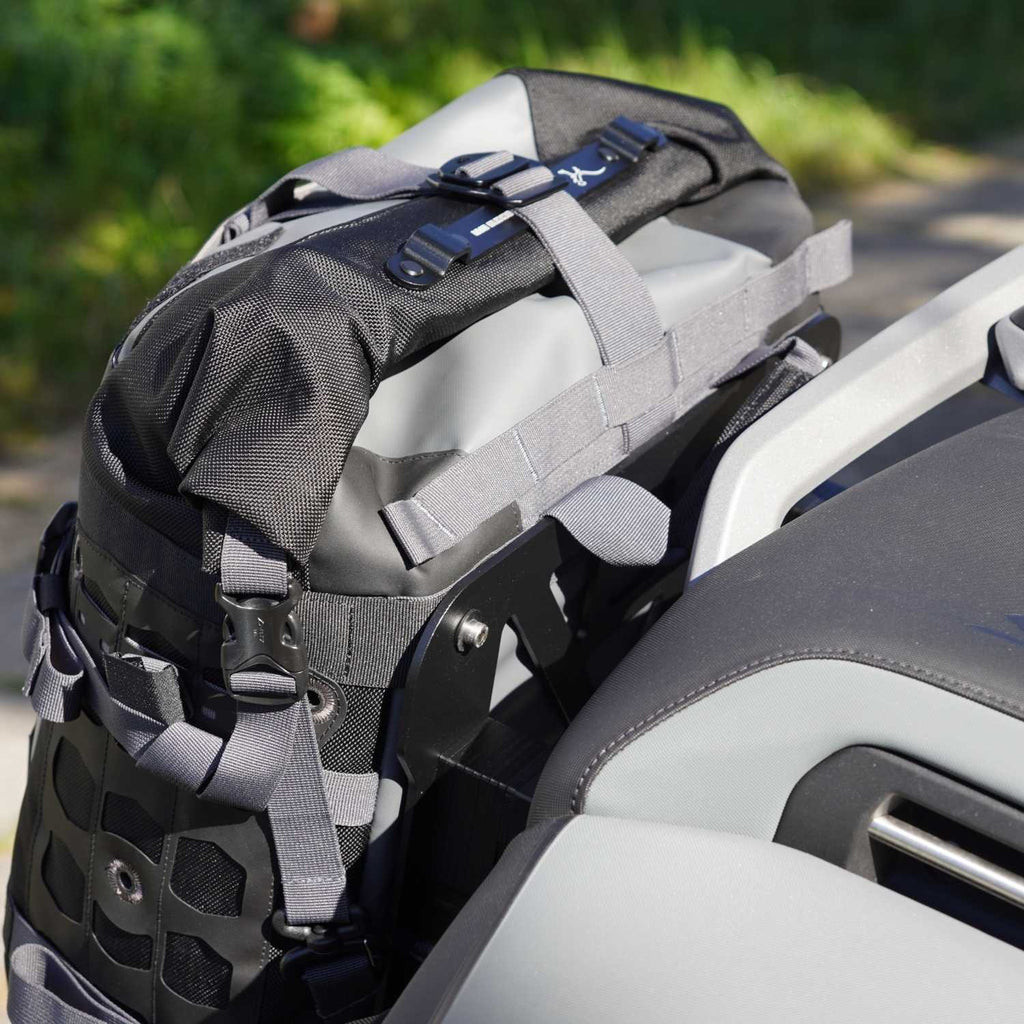 mosko-moto-panniers-on-rackless-plate-bmw-1300gsa
