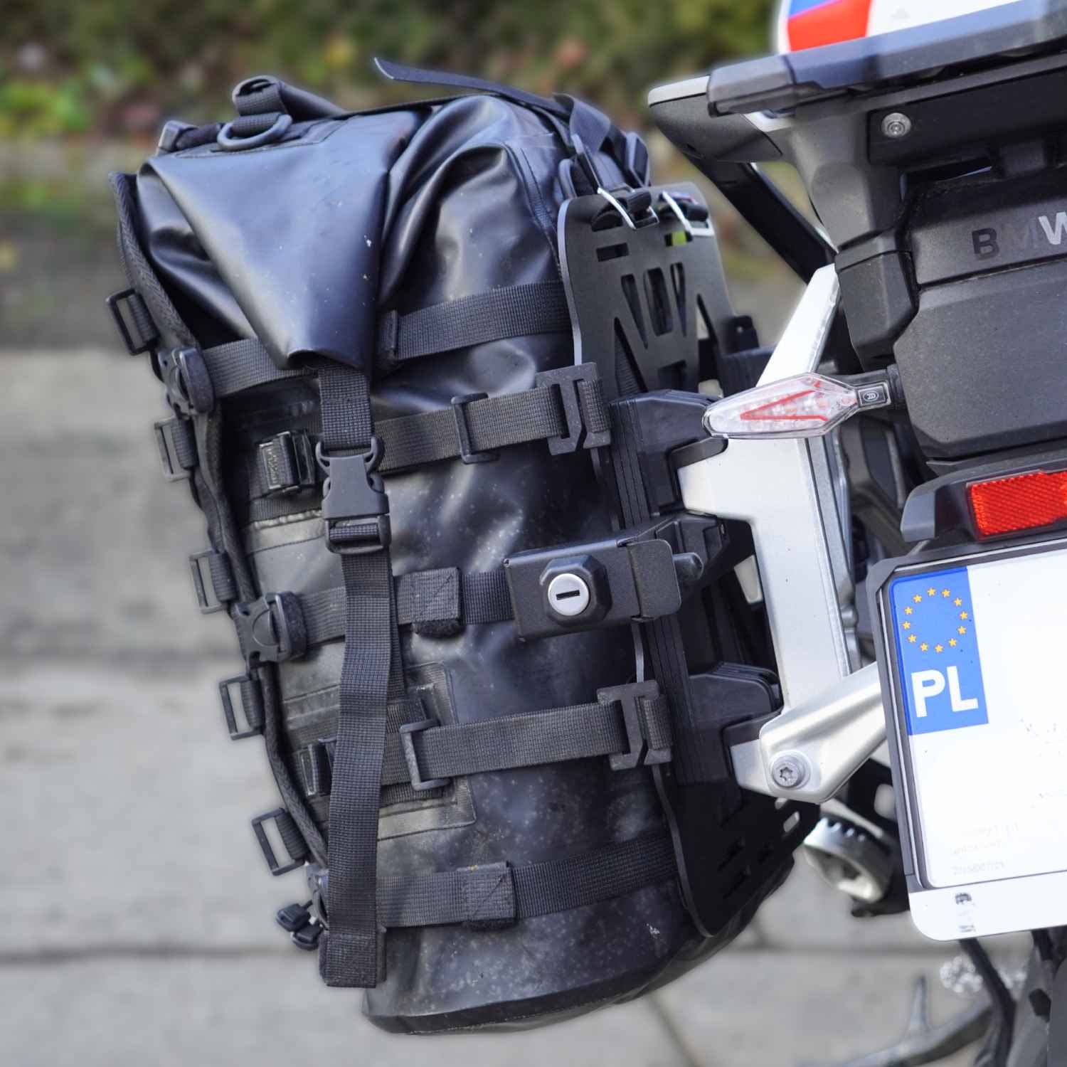 red-koyot-sahara-pannier-plate-for-bmw-gs-1300-adventure