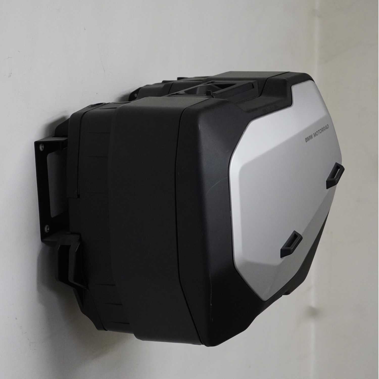 apduro-wall-bracket-for-original-1300-gs-vario-panniers